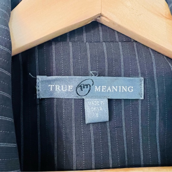 TRUE MEANING Pinstripe Blazer Blazer in Gray Size 6 - Picture 9 of 10